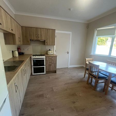 Yeats Lodge Self Catering Apartment And Bar Galway Eksteriør billede