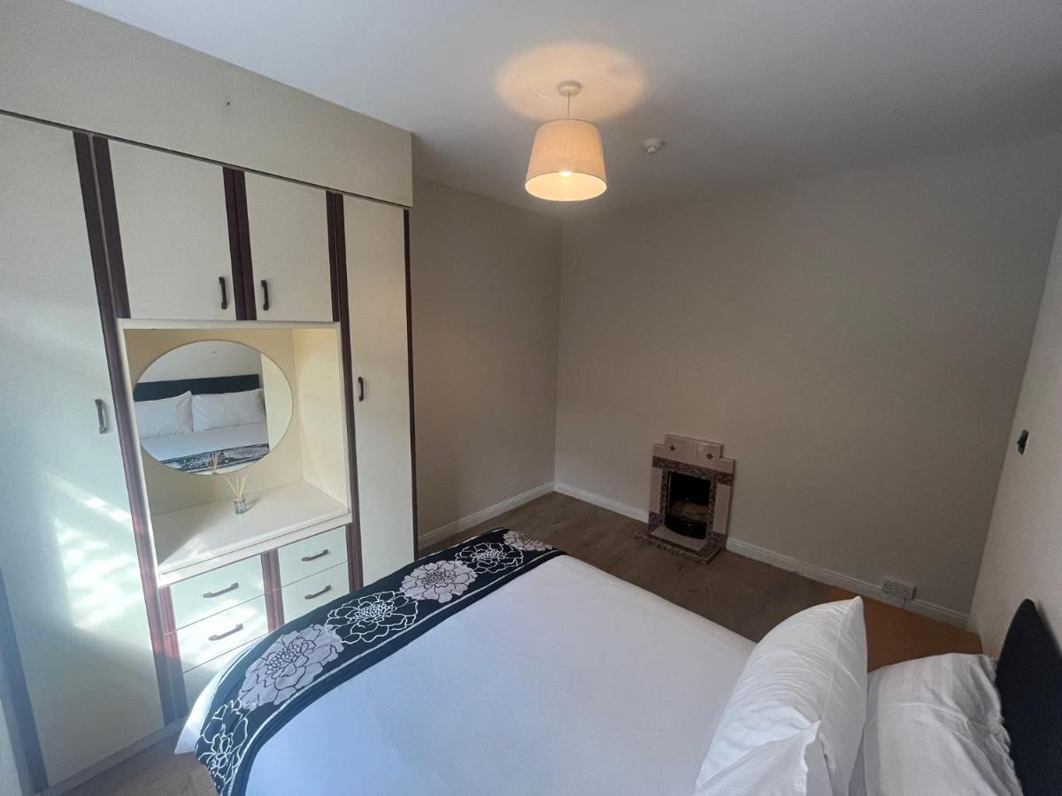 Yeats Lodge Self Catering Apartment And Bar Galway Eksteriør billede