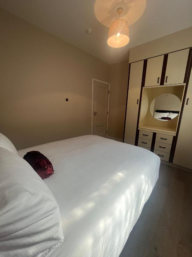 Yeats Lodge Self Catering Apartment And Bar Galway Eksteriør billede