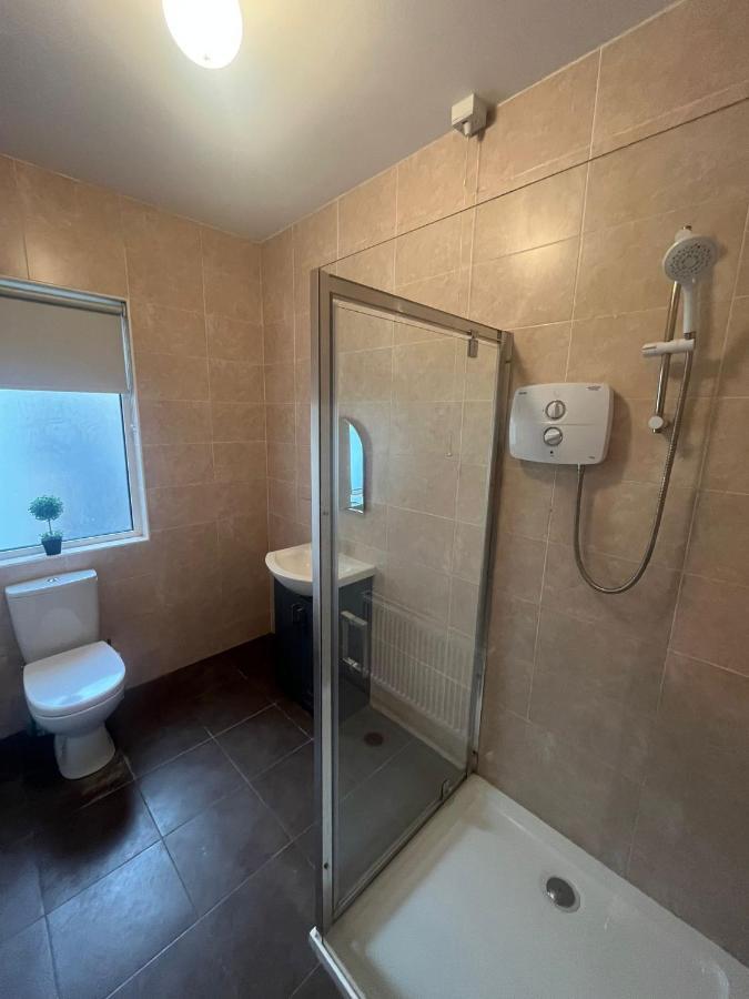 Yeats Lodge Self Catering Apartment And Bar Galway Eksteriør billede
