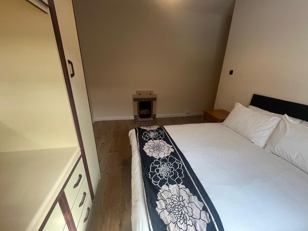 Yeats Lodge Self Catering Apartment And Bar Galway Eksteriør billede