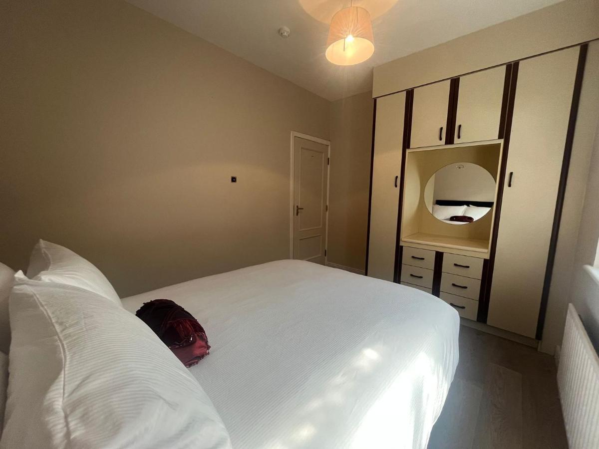 Yeats Lodge Self Catering Apartment And Bar Galway Eksteriør billede