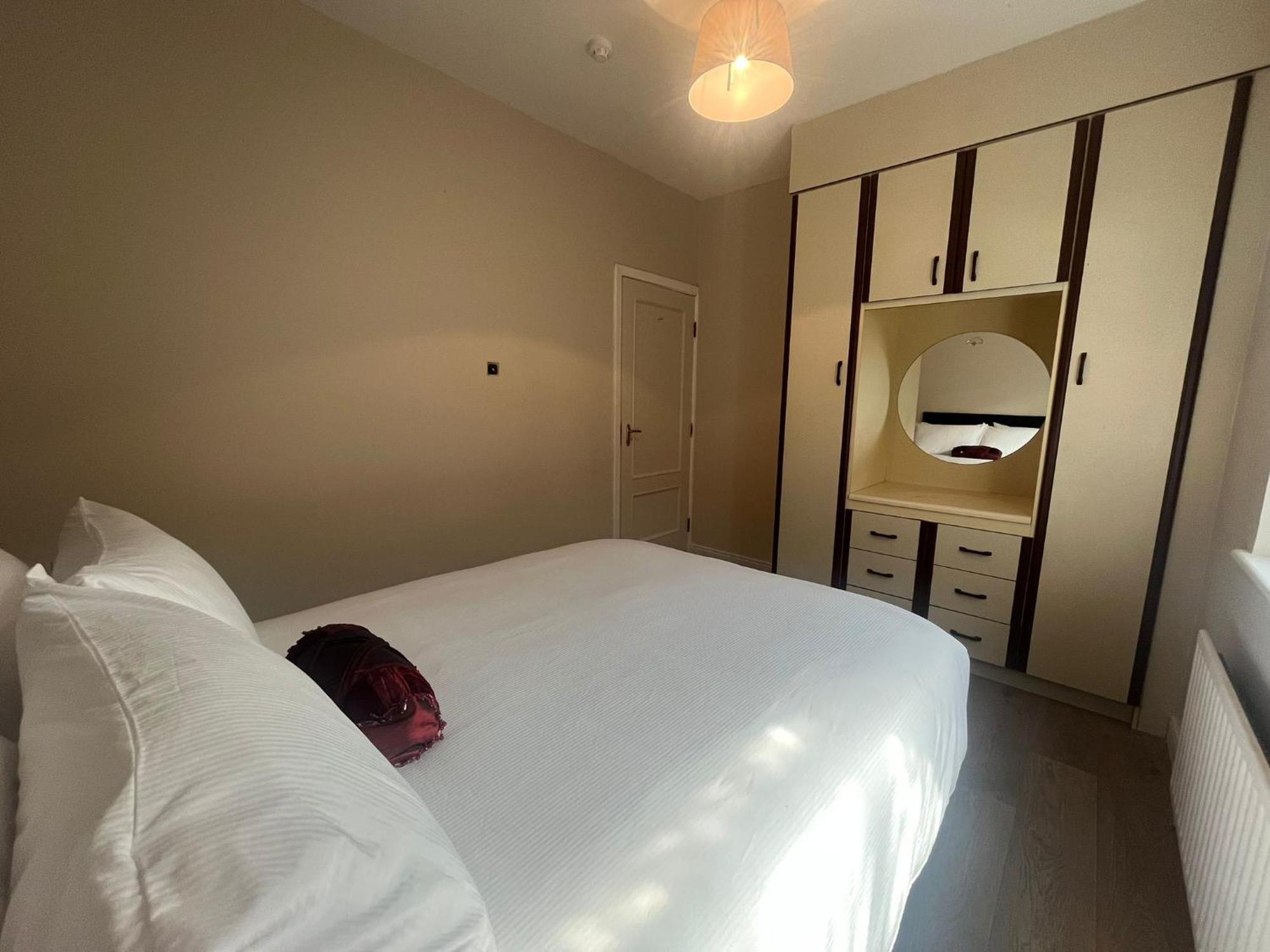 Yeats Lodge Self Catering Apartment And Bar Galway Eksteriør billede