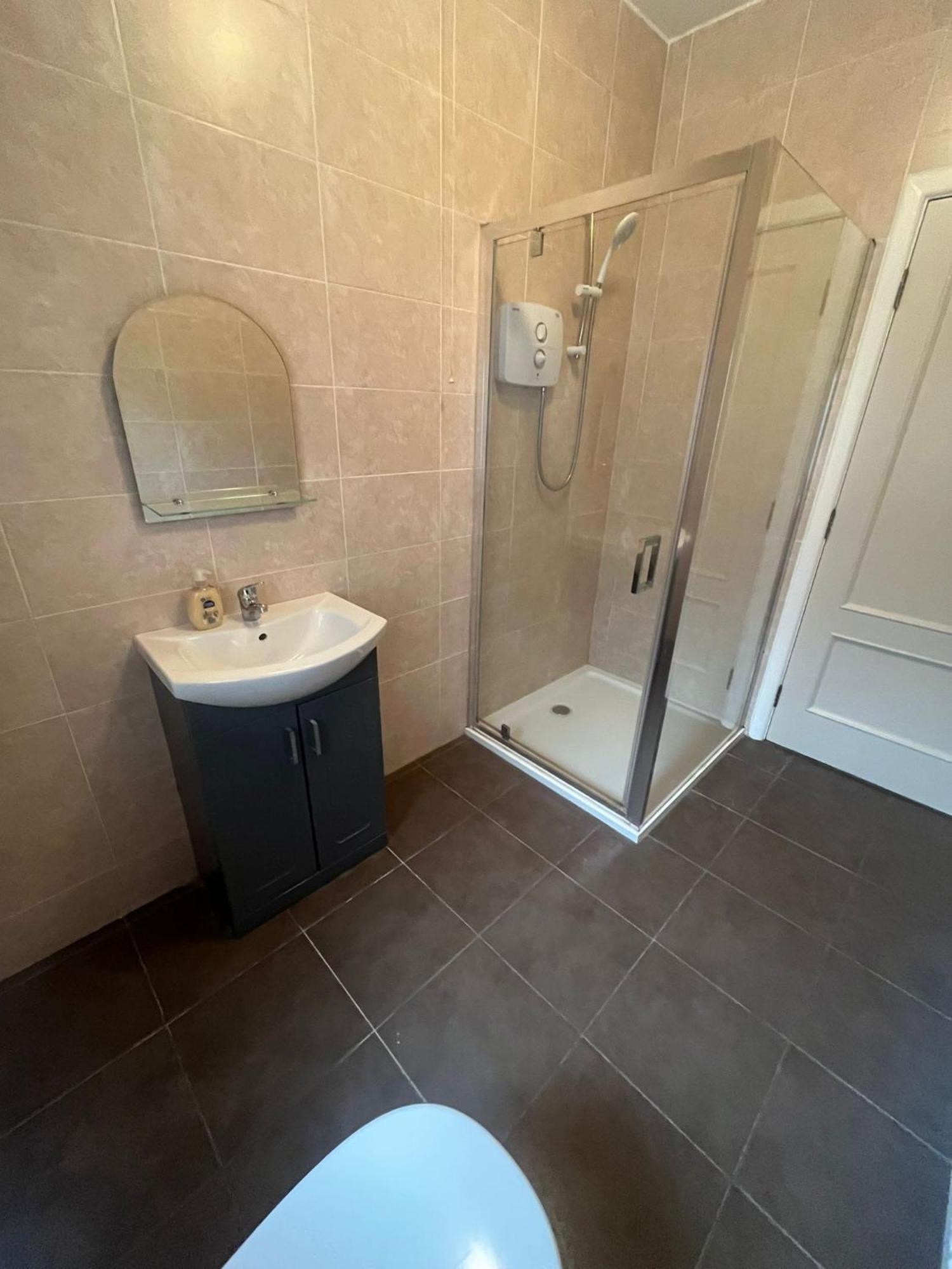 Yeats Lodge Self Catering Apartment And Bar Galway Eksteriør billede