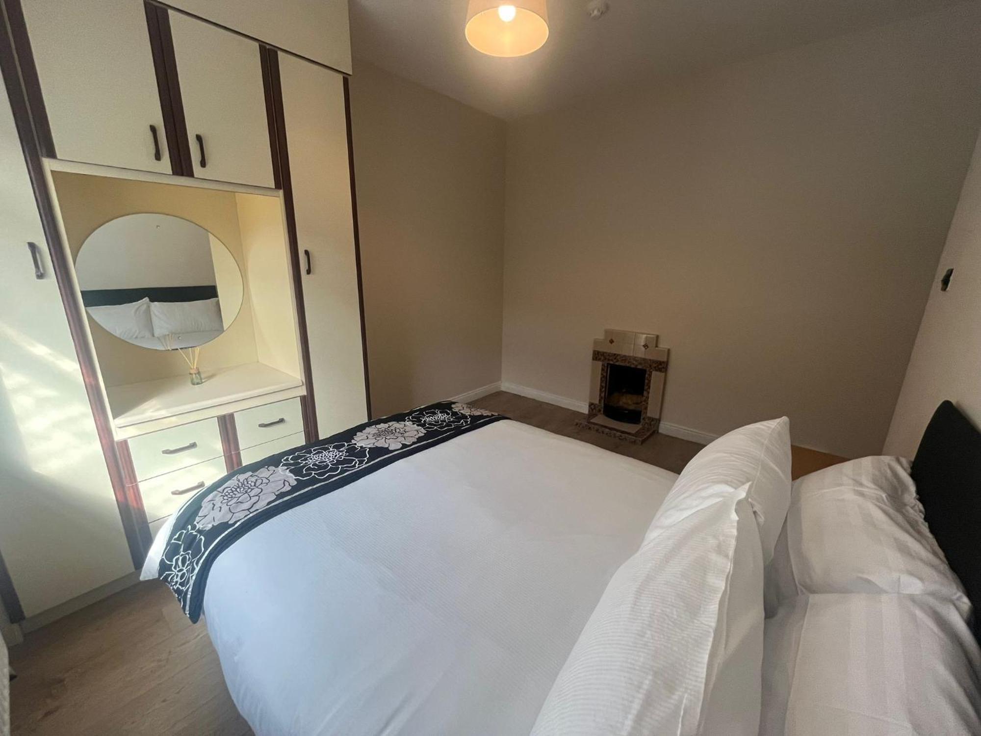 Yeats Lodge Self Catering Apartment And Bar Galway Eksteriør billede