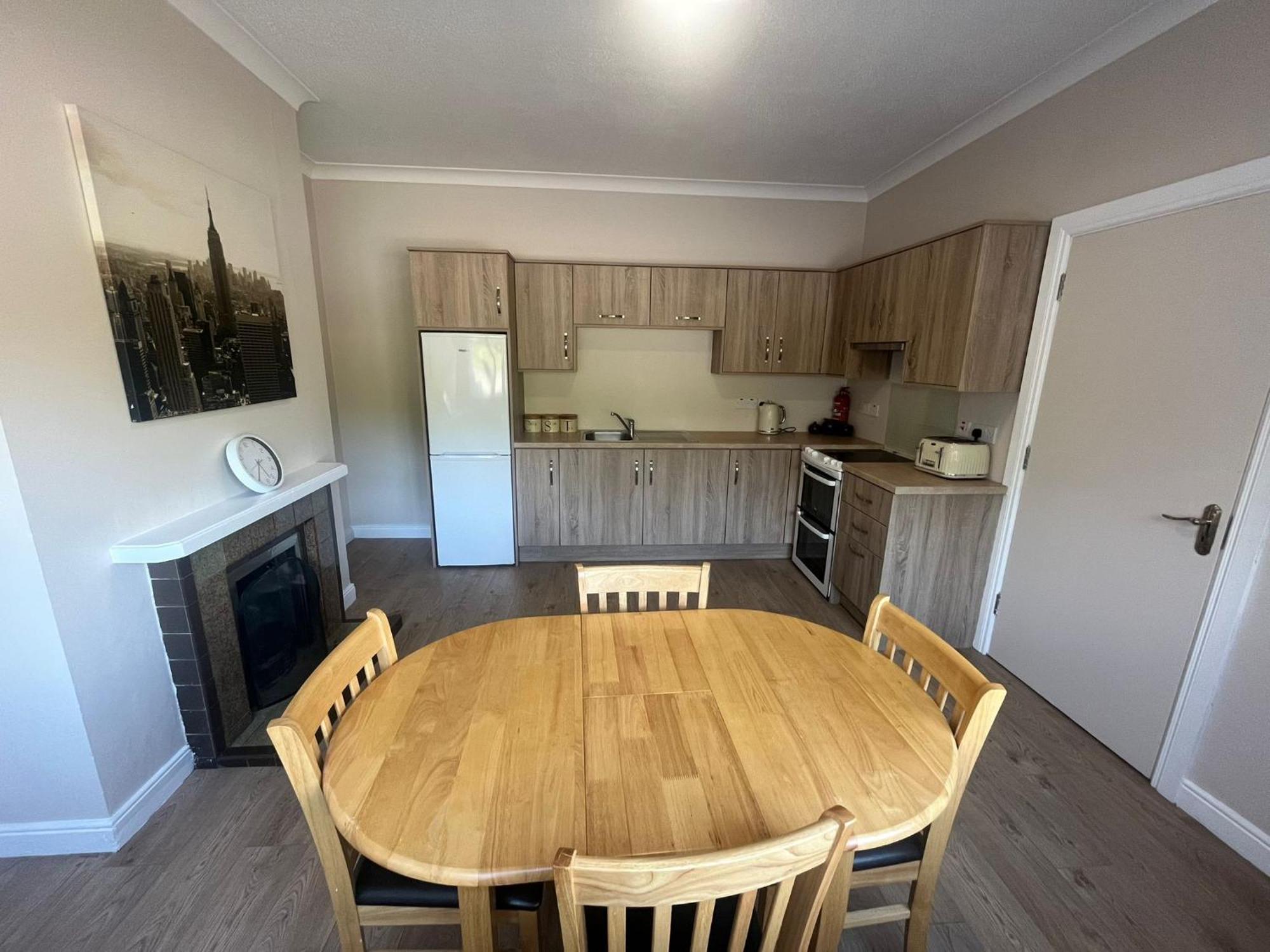 Yeats Lodge Self Catering Apartment And Bar Galway Eksteriør billede