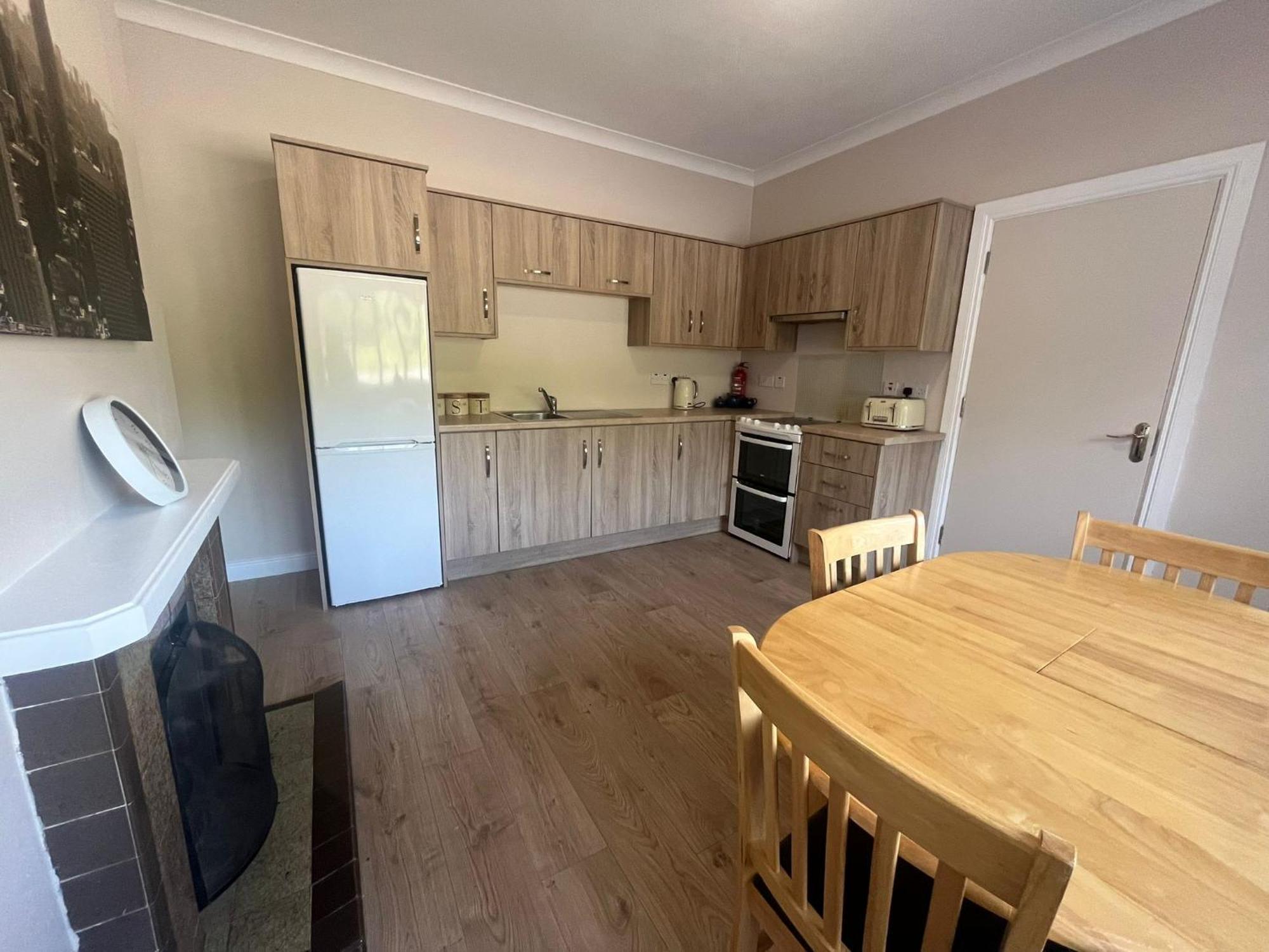 Yeats Lodge Self Catering Apartment And Bar Galway Eksteriør billede