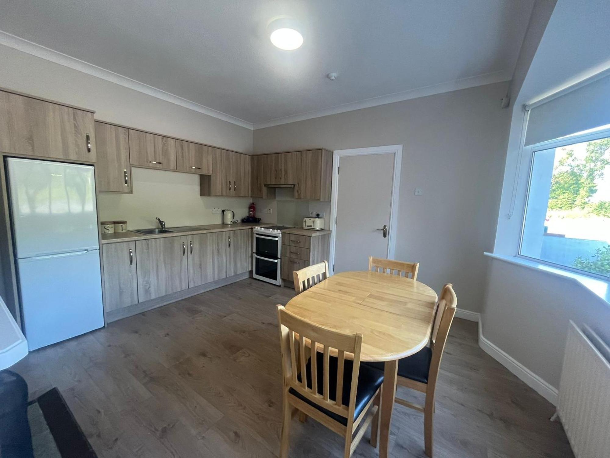 Yeats Lodge Self Catering Apartment And Bar Galway Eksteriør billede