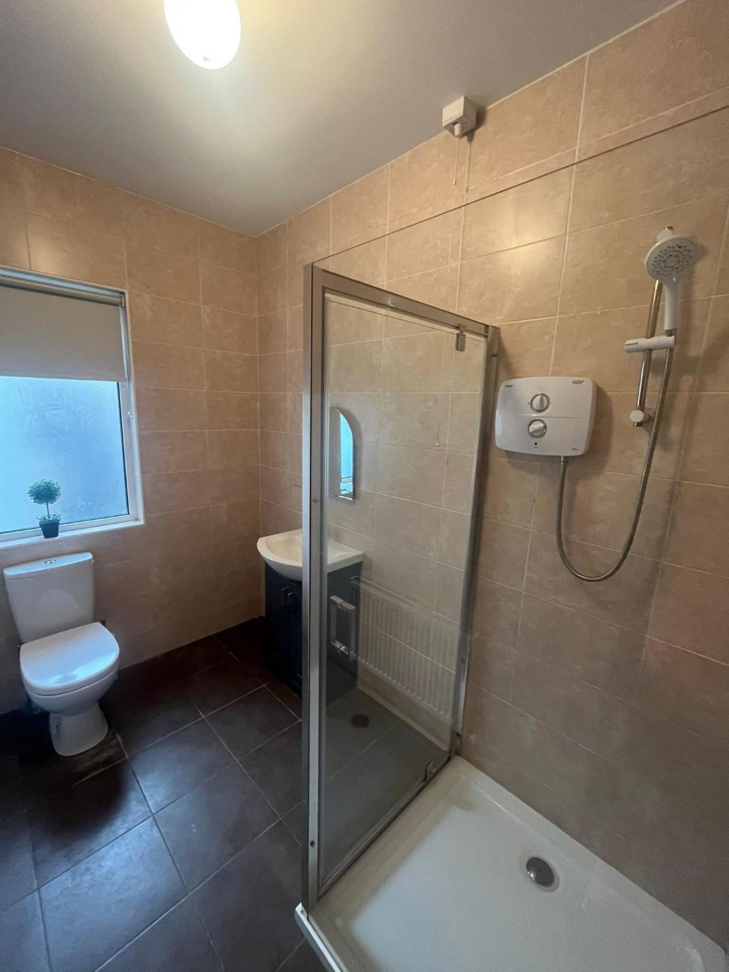 Yeats Lodge Self Catering Apartment And Bar Galway Eksteriør billede